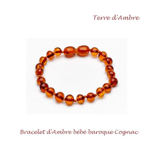 Bracelet d'ambre bébé baroque cognac avec sa pochette bleue