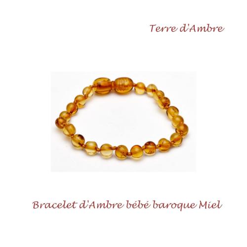 Bracelet d'ambre bébé baroque miel avec sa pochette rose