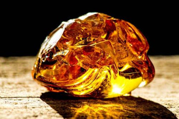 L'ambre : Histoire, Propriétés et Beauté Intemporelle