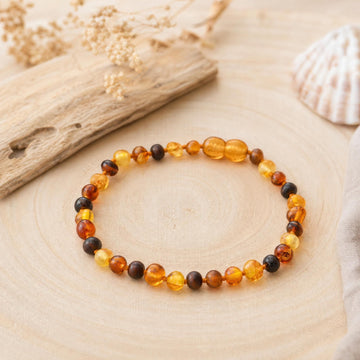 À quel âge mettre un collier d'ambre à bébé ? guide complet pour les parents | Terre d'Ambre