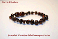 Bracelet ambre bébé baroque cerise sur fond blanc | Terre d'Ambre